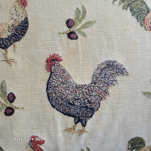 Vintage chicken decor pillow - Picture 3 of 4